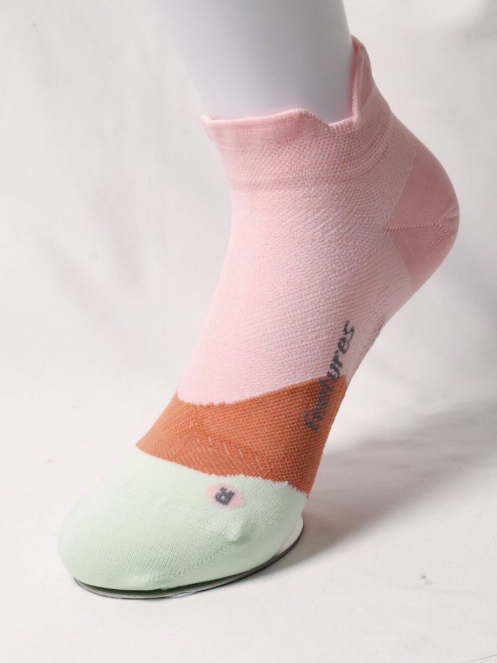 Size M | Feetures Elite Ankle Socks Lightweight No Show Socks - Picture 4 of 4